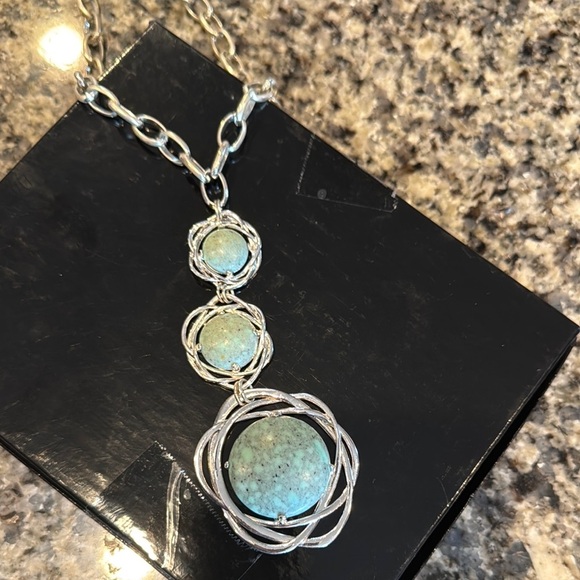 Silver and Turquoise costume Jewelry Set - Picture 7 of 8